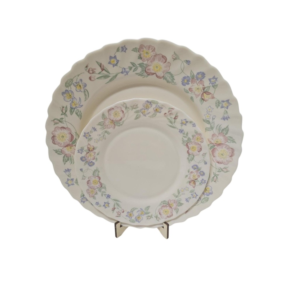 VTG Arcopal Cottagecore Champetre Scalloped 4 Salad & 4 Dinner Plates Milk Glass